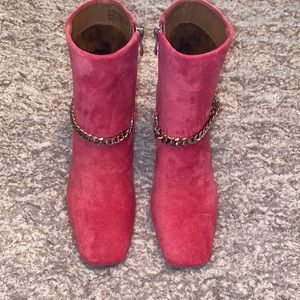 NWOB Pink suede ankle booties